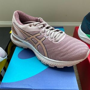 Brand NEW - ASICS Gel Numbus 22